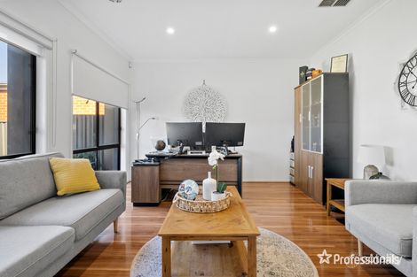 Property photo of 2 Tucker Place Caroline Springs VIC 3023