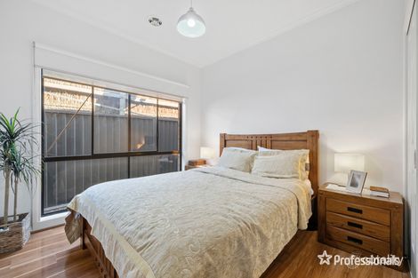 Property photo of 2 Tucker Place Caroline Springs VIC 3023