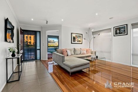 Property photo of 8 Hele Close Caroline Springs VIC 3023