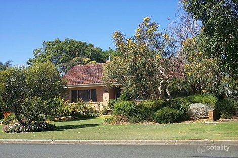 25 Windfield Rd, Melville, WA 6156