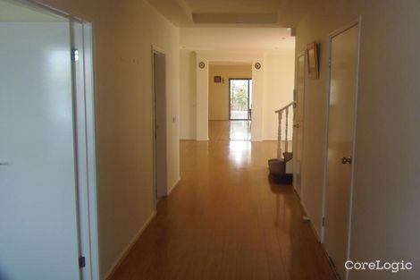 Property photo of 4 Kenrick Mews Caroline Springs VIC 3023