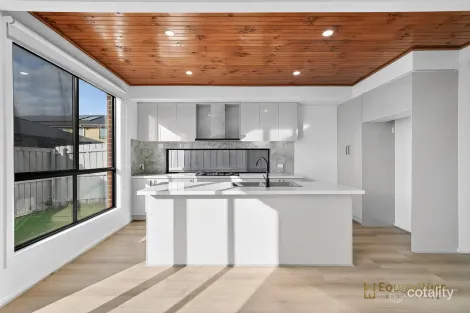 Property photo of 27 Thrums Road Mambourin VIC 3024