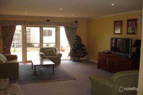 Property photo of 10 Butmar Close Werribee VIC 3030