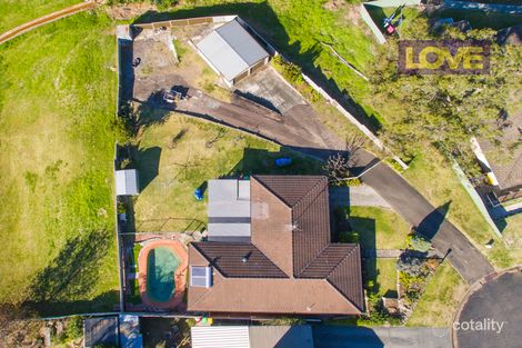 Property photo of 13 Leeward Close Woodrising NSW 2284