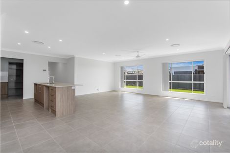 Property photo of 3 Batavia Crescent Thrumster NSW 2444