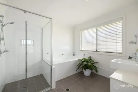 Property photo of 13 Kingfisher Way Warriewood NSW 2102