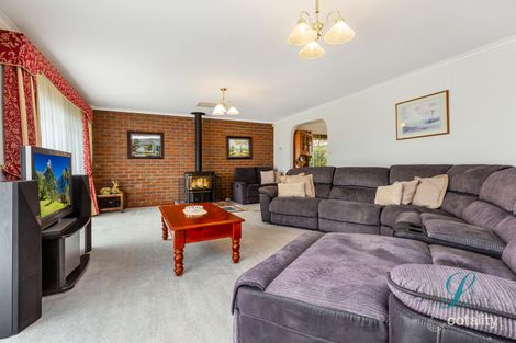 Property photo of 24 Lister Crescent Sunbury VIC 3429