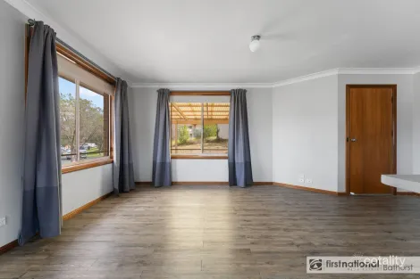 Property photo of 8 Burgess Place Windradyne NSW 2795