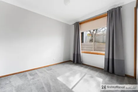 Property photo of 8 Burgess Place Windradyne NSW 2795
