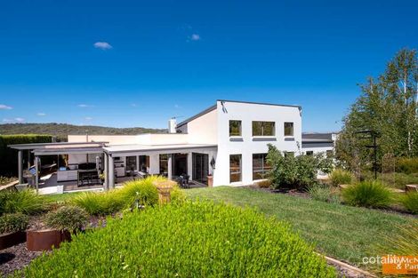 Property photo of 6 Elaroo Place Jerrabomberra NSW 2619