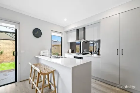Property photo of 25 Gray Court Deanside VIC 3336