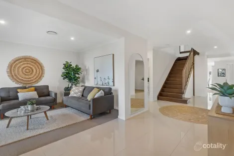 26 Cyan St, Helensvale, QLD 4212