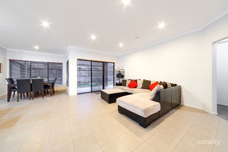 Property photo of 13 Tulip Grove Cranbourne VIC 3977