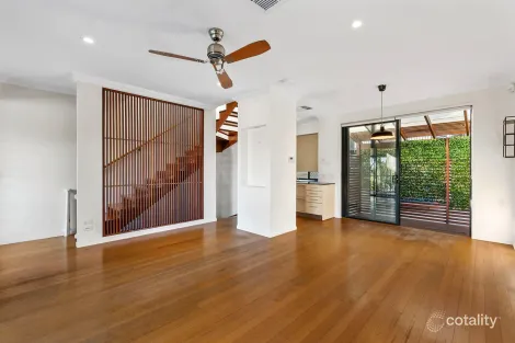 Property photo of 2/96 Railway Parade Norman Park QLD 4170