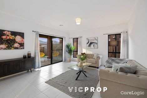 Property photo of 16 Coleridge Circuit Williams Landing VIC 3027