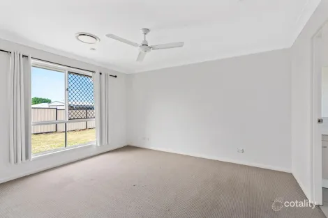 Property photo of 75 Mayfair Drive Emerald QLD 4720