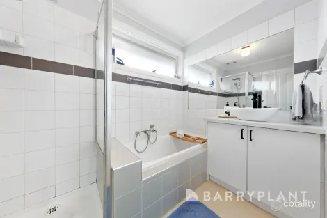 Property photo of 8 Glenrobe Street Deer Park VIC 3023