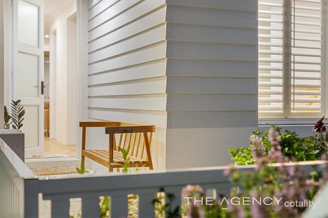 Property photo of 16 Topaz Way Treeby WA 6164
