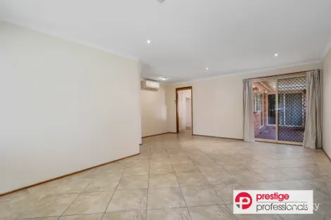Property photo of 21 Paroo Court Wattle Grove NSW 2173