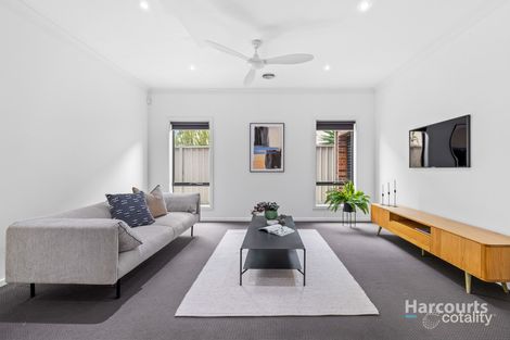 Property photo of 4 Triandra Close Caroline Springs VIC 3023