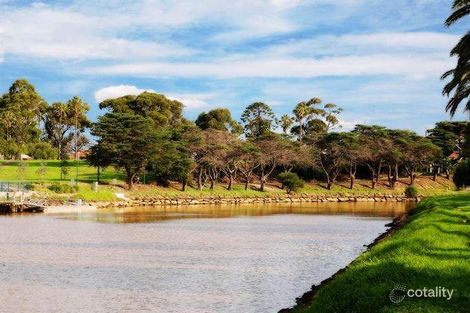 Property photo of 21 Chifley Drive Maribyrnong VIC 3032