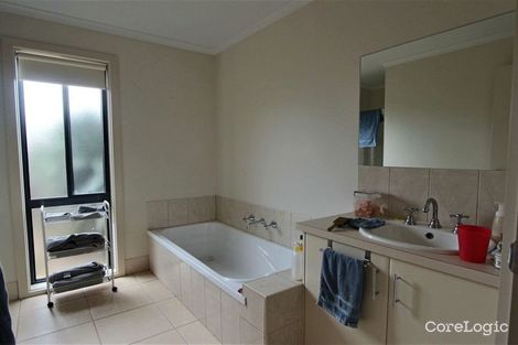 Property photo of 17 Norman Court Lakes Entrance VIC 3909