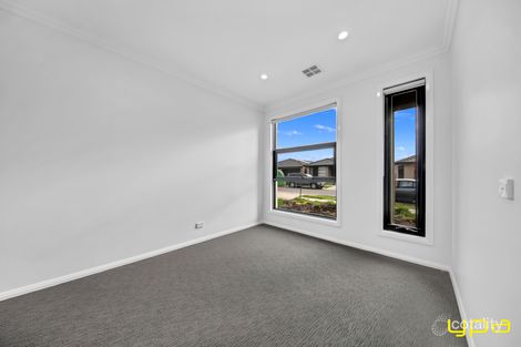 Property photo of 20 Botany Way Cranbourne East VIC 3977