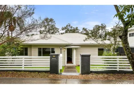 Property photo of 115 Railway Parade Norman Park QLD 4170