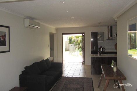 Property photo of 10 Ilkinia Avenue Broadbeach Waters QLD 4218
