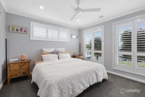 Property photo of 3 Aperloo Road Drouin VIC 3818