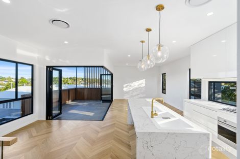 Property photo of 2/8 Wilson Street Labrador QLD 4215