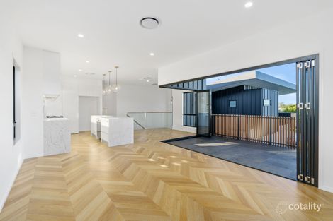 Property photo of 2/8 Wilson Street Labrador QLD 4215