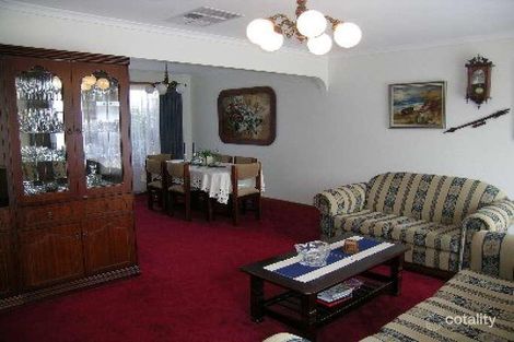 Property photo of 30 Wyuna Walk Mooroolbark VIC 3138