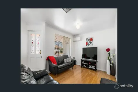 Property photo of 11 Stylis Place Bennett Springs WA 6063