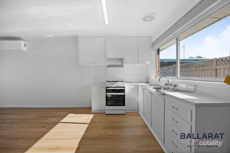 Property photo of 3/29 Carpenter Street Wendouree VIC 3355
