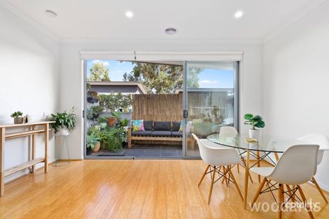 Property photo of 22 Aviary Grove Thornbury VIC 3071