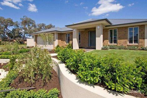 Property photo of 32 Black Wallaby Drive Langwarrin VIC 3910