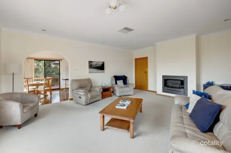 Property photo of 30 Yurilla Drive Bellevue Heights SA 5050