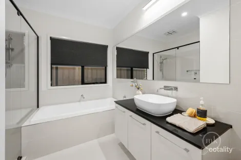 Property photo of 70 Wallaroo Way Doreen VIC 3754
