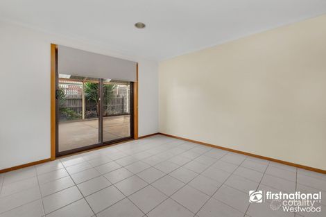 Property photo of 2 Hotham Crescent Hoppers Crossing VIC 3029