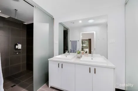 Property photo of 4 Courage Court Strathfieldsaye VIC 3551