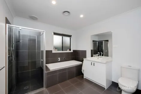 Property photo of 4 Courage Court Strathfieldsaye VIC 3551