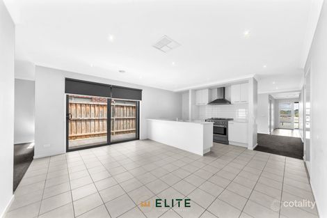 Property photo of 36 Mapleshade Avenue Clyde North VIC 3978