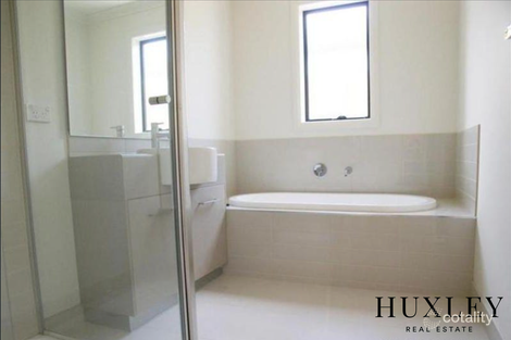 Property photo of 13 Giverny Close Burnside Heights VIC 3023