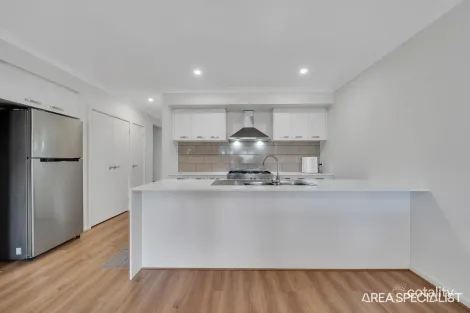 Property photo of 37 Hourigan Way Werribee VIC 3030