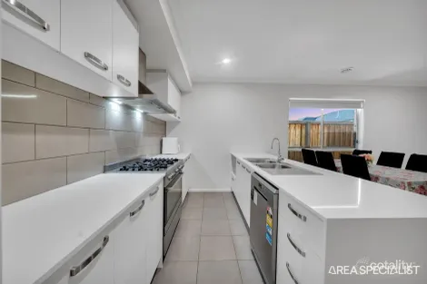 Property photo of 37 Hourigan Way Werribee VIC 3030