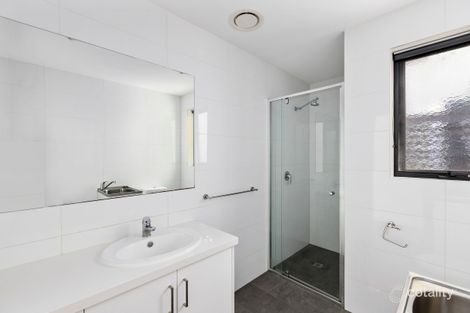 Property photo of 2/142 Melville Road Brunswick West VIC 3055