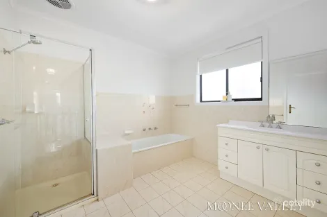 Property photo of 1/272 Milleara Road Avondale Heights VIC 3034