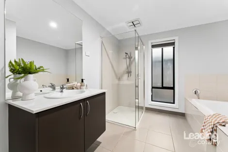 Property photo of 11 Fragrant Street Sunbury VIC 3429