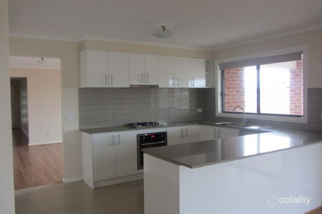Property photo of 15 Berta Rise Drouin VIC 3818